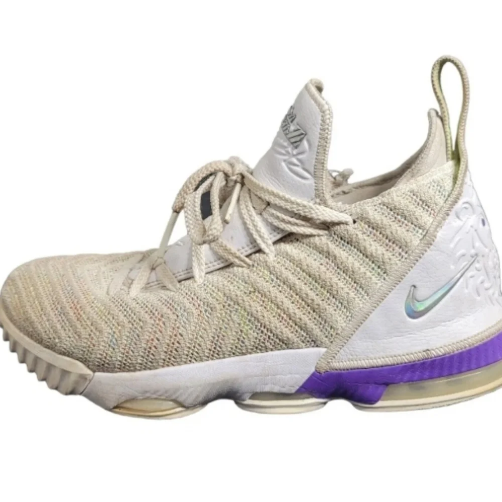 Nike Lebron XVI Size 6.5Y GS Grape Buzz LightYear White Volt‎ AQ2465-102 SB6